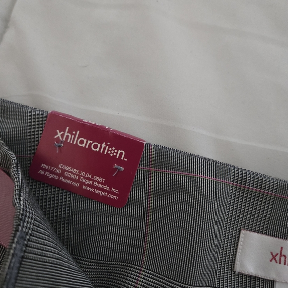 🔥 2/$9 or 3/$13  Xhilaration Juniors Cropped Gray/Pink Plaid Pants, NWT - Picture 6 of 9